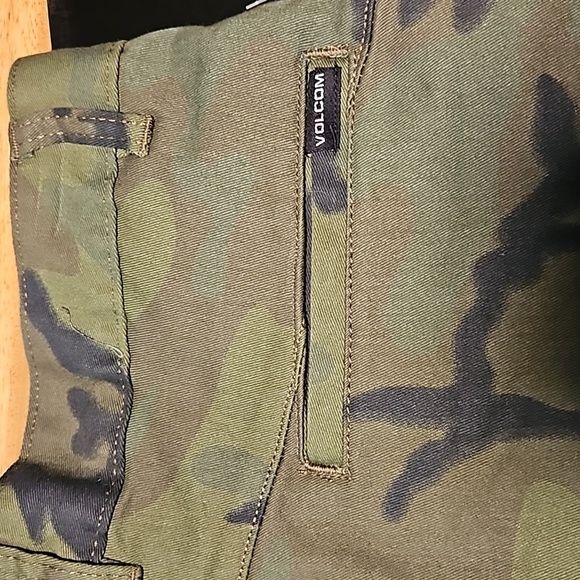 VOLCOM VMONTY STRETCH SHORTS - GREEN COMBO: VARIOUS SIZES - Picture 7 of 13